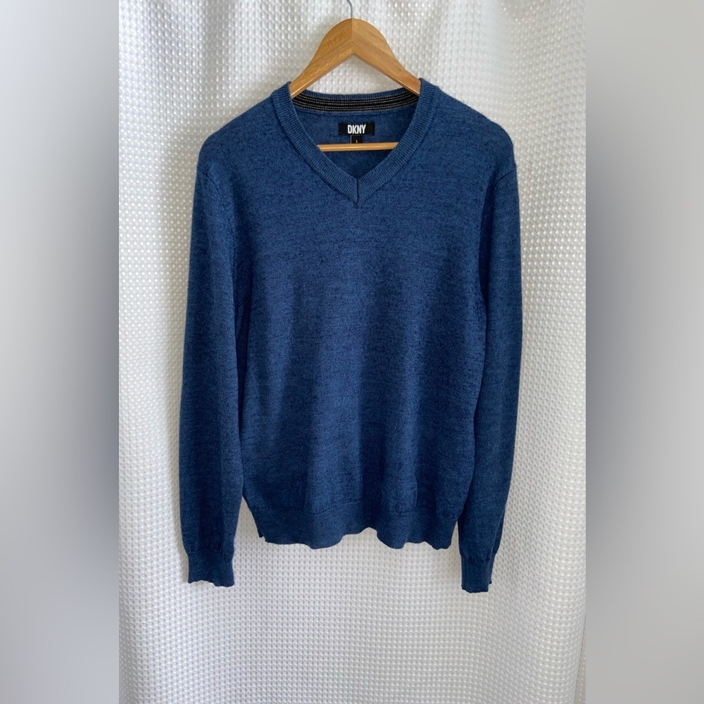 2/60$ DKNY heather blue merino blend V neck knit sweater size Large